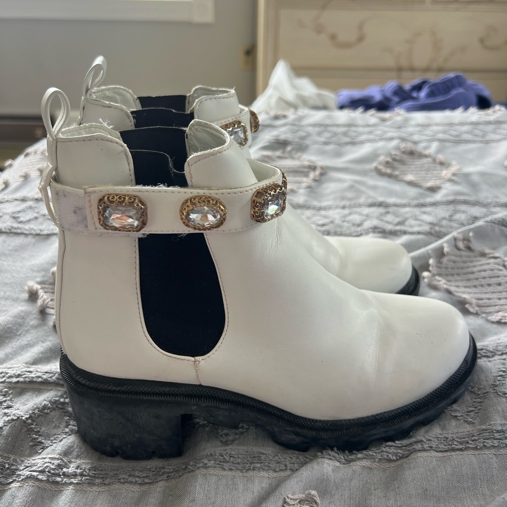 Steve Madden Embellished White Ankle Boots Size 8